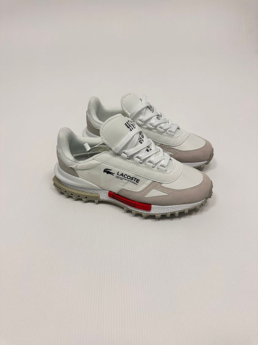 Zapatillas Lacoste blanco y gris logo negro detalles rojos