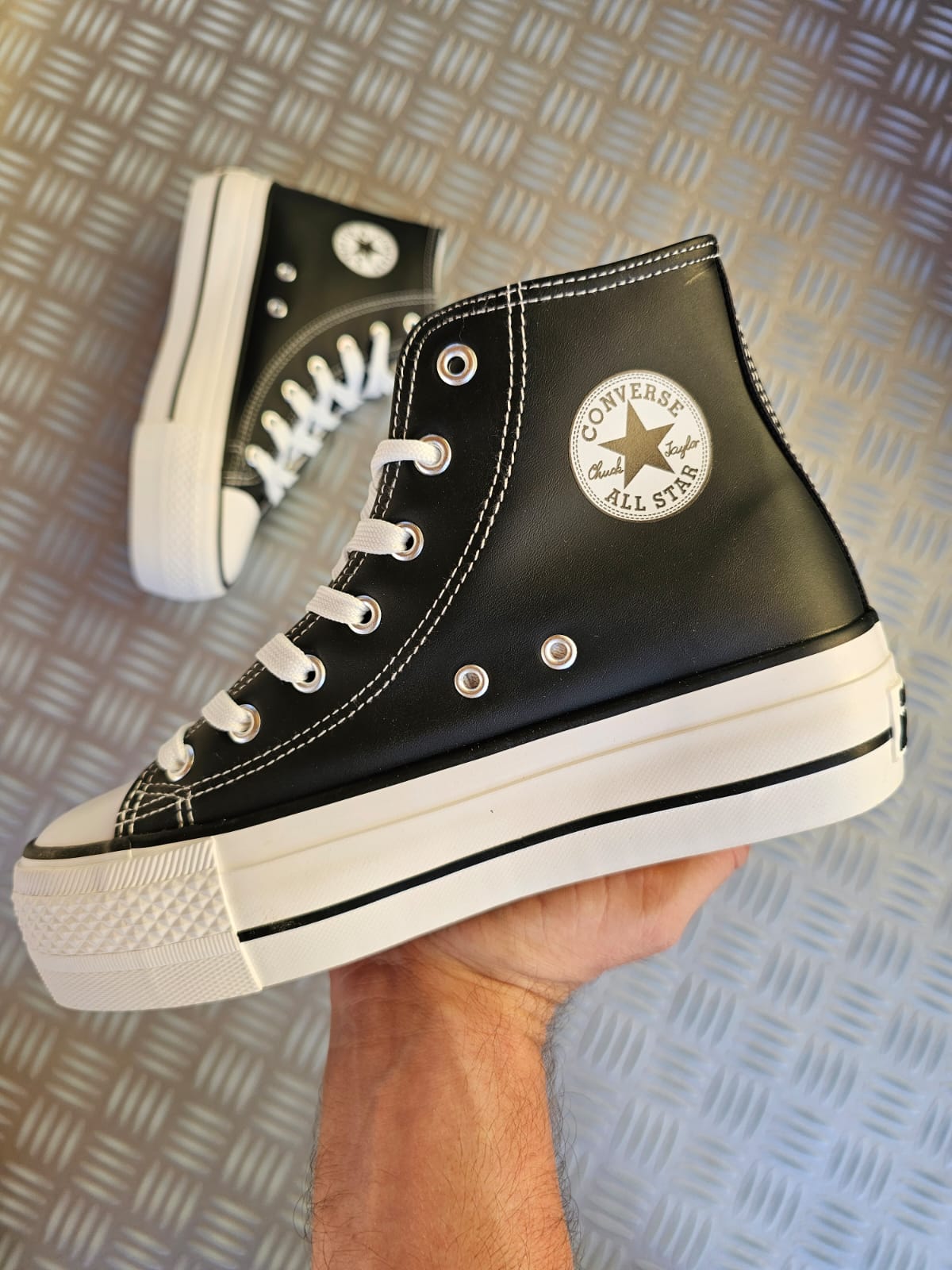 Converse bota negra costura blanca polipiel