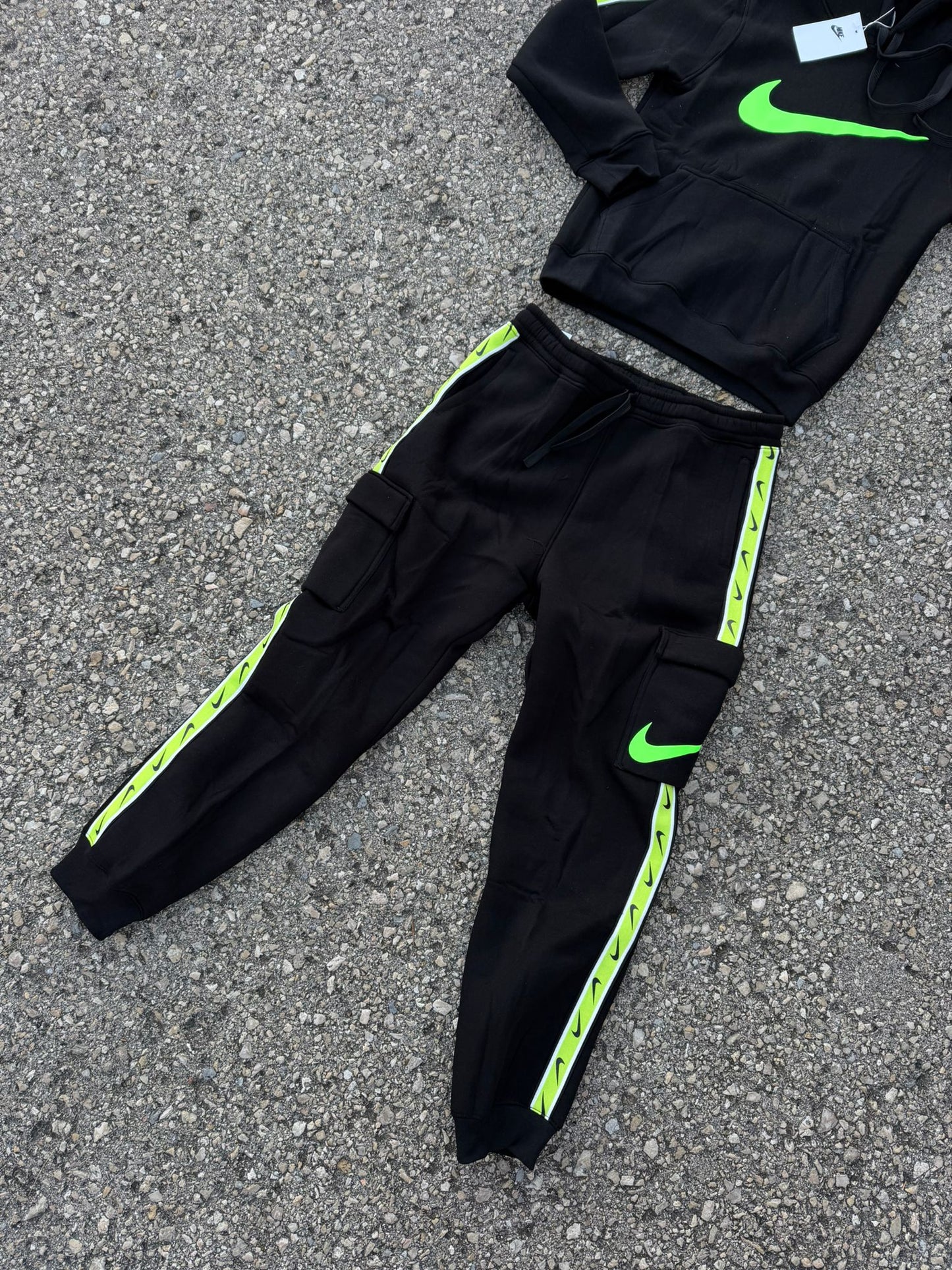 Chandal nike negro logo verde linea verde