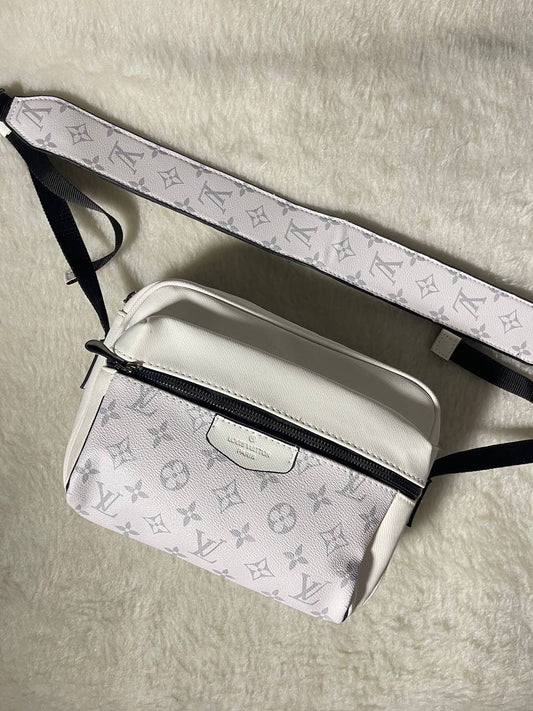 Bandolera blanco logo gris LV