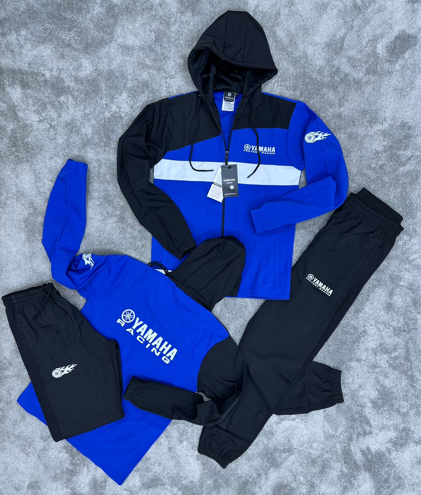 Chandal Yamaha azul y negro logo blanco