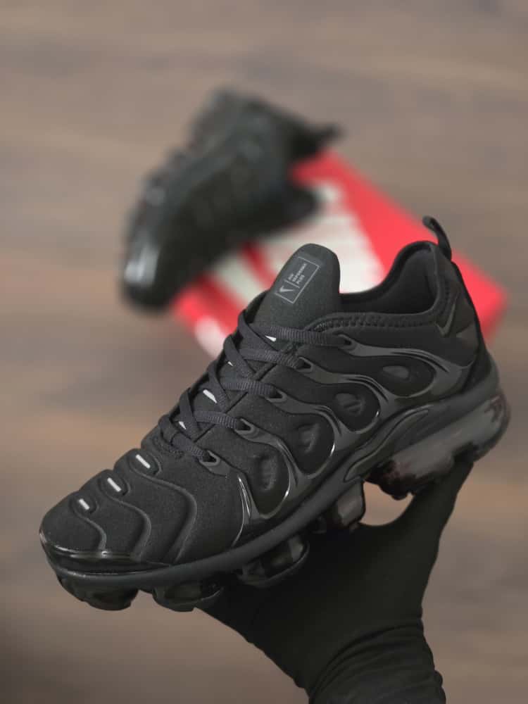 Vapormax plus negra