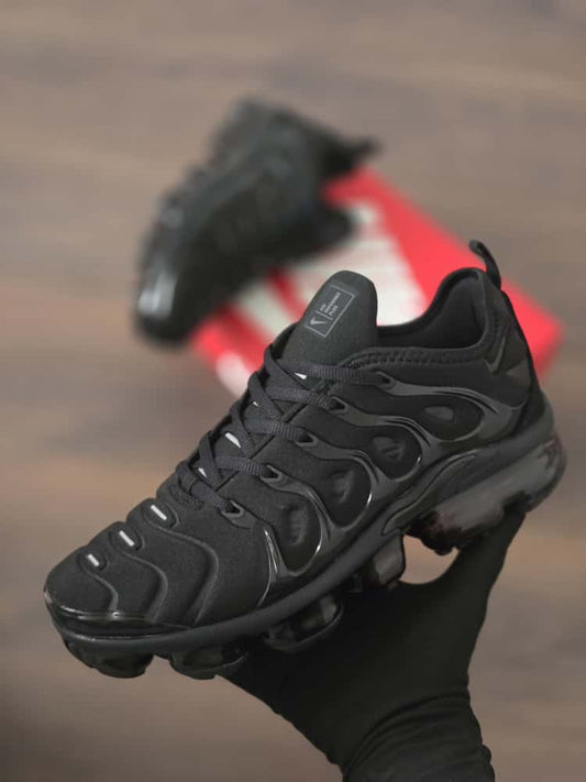 Vapormax plus negra