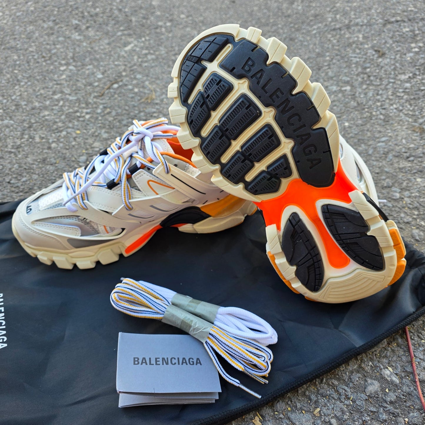 Balenciaga track blancas detalles naranjas y grises