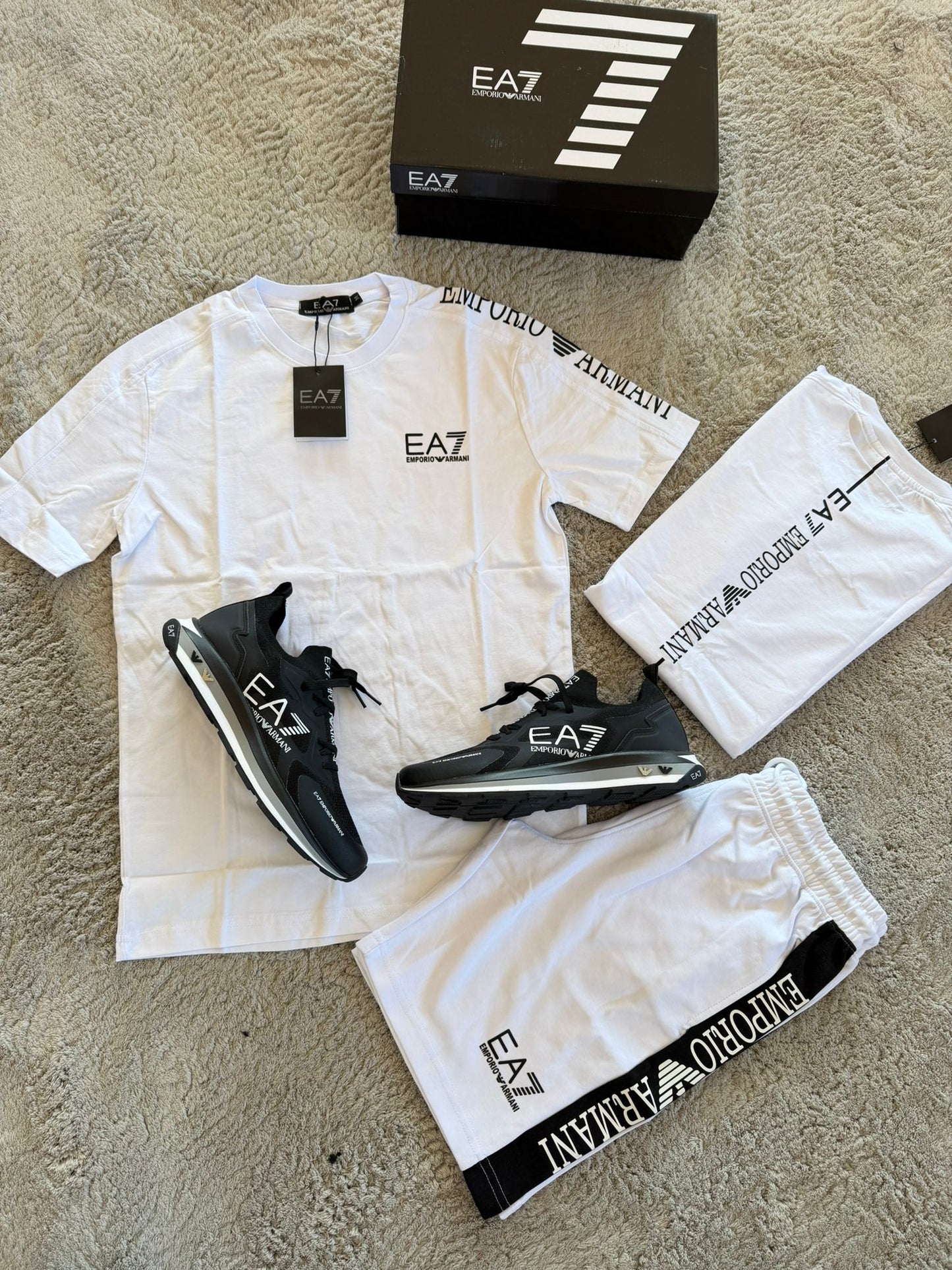 Conjunto corto armani blanco logo negro logo grande lateral pantalon