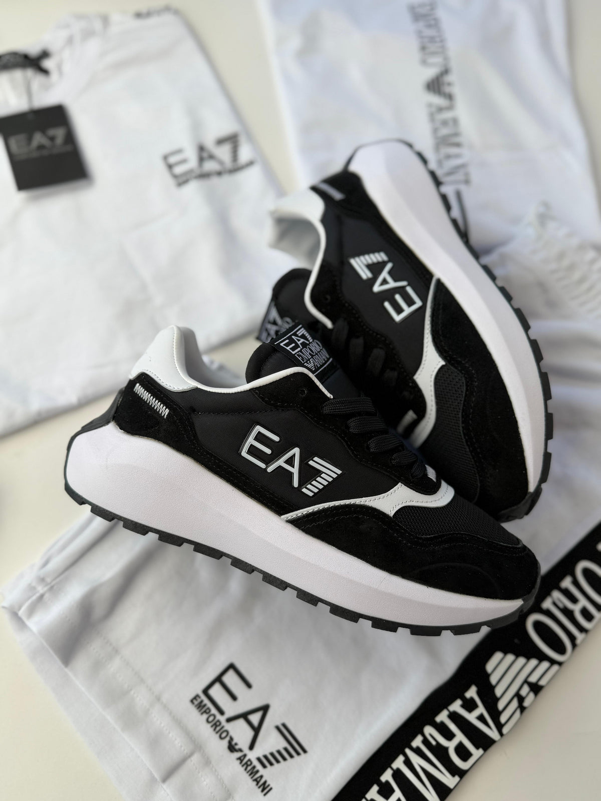 Armani negras logo blanco