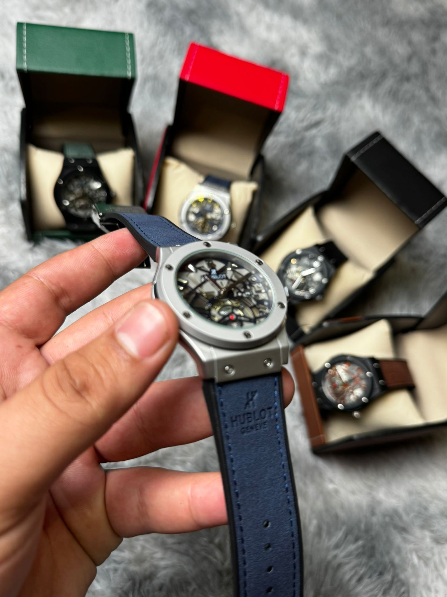 RELOJ HUBLOT gris y azul marino