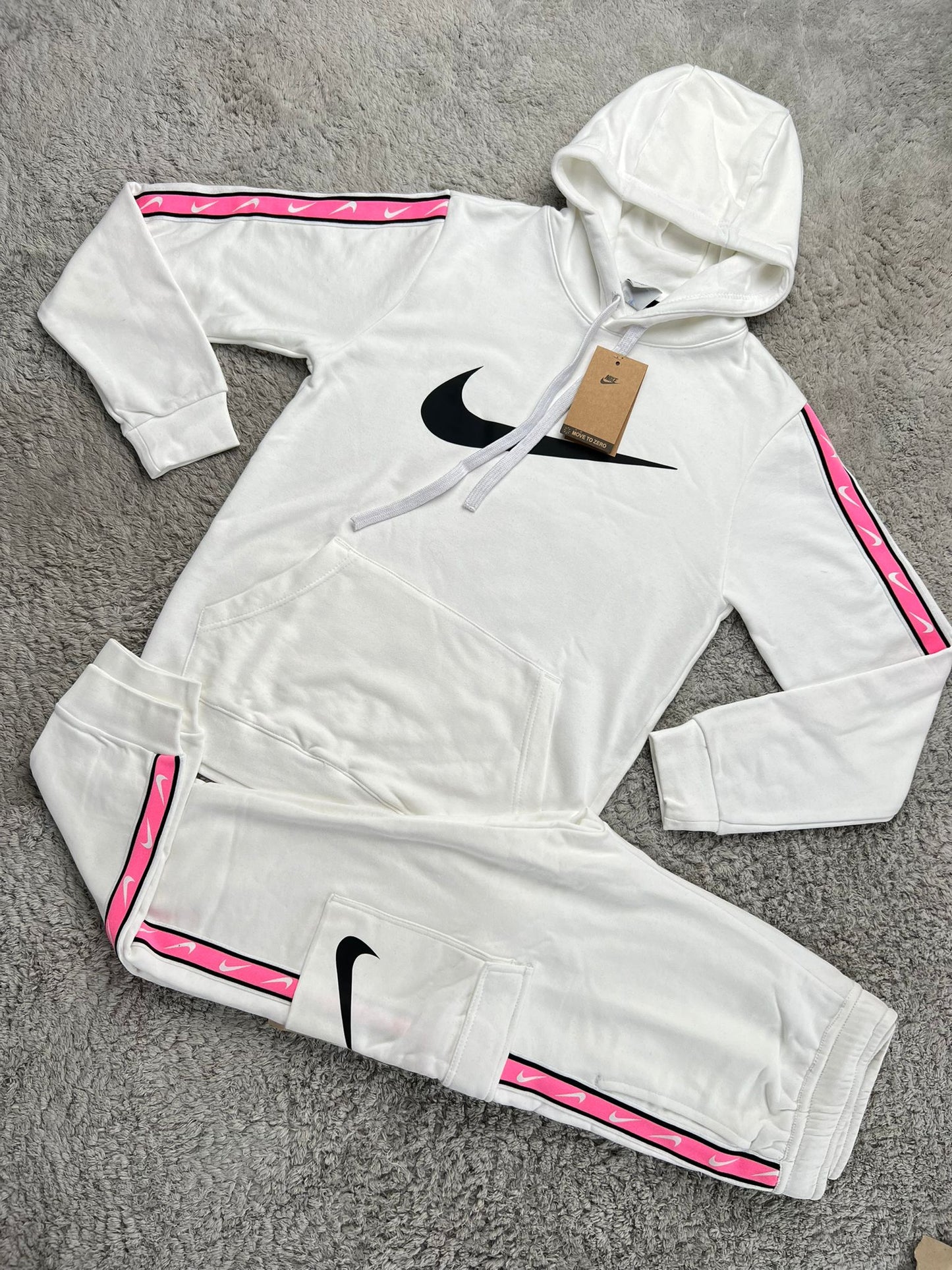 Chandal nike BLANCO logo negro detalles rosas