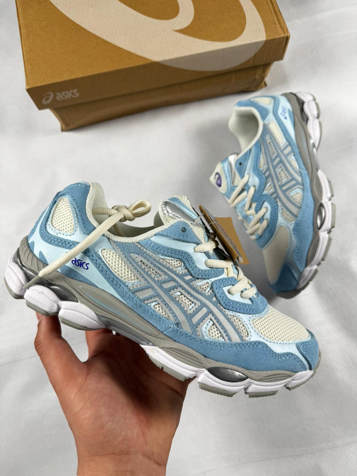 Asics azules detalles grises