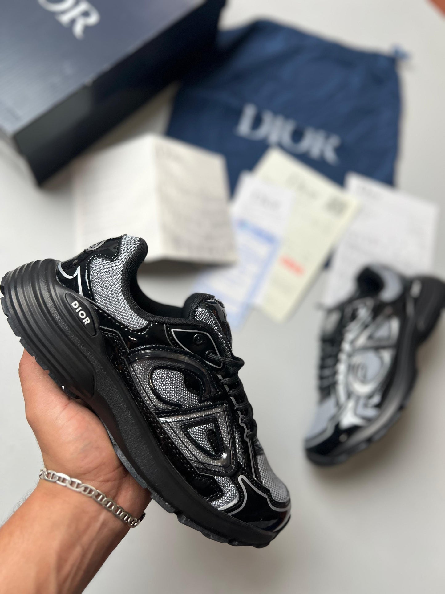 Dior B30 negras y grises logo gris detalles negros