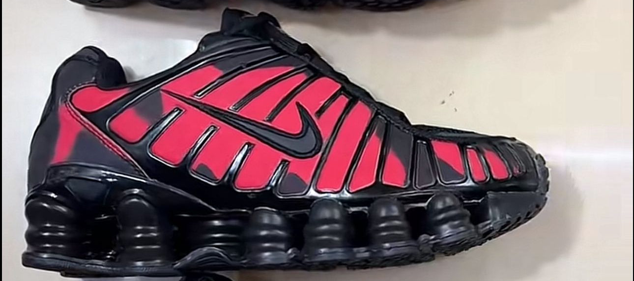 Shox negras camaleon roja