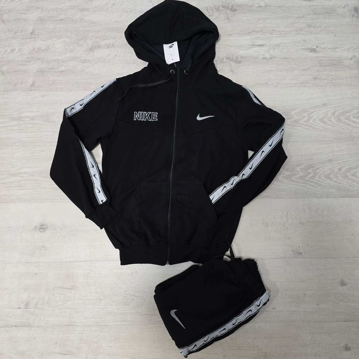 Chandals nike negro logos laterales