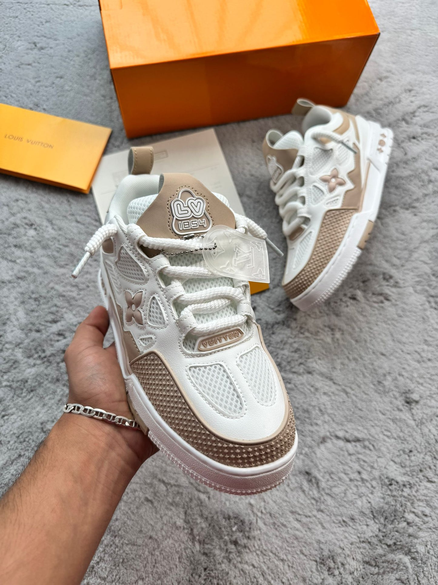 Louis vuitton SKATE 2025 blanca y marron