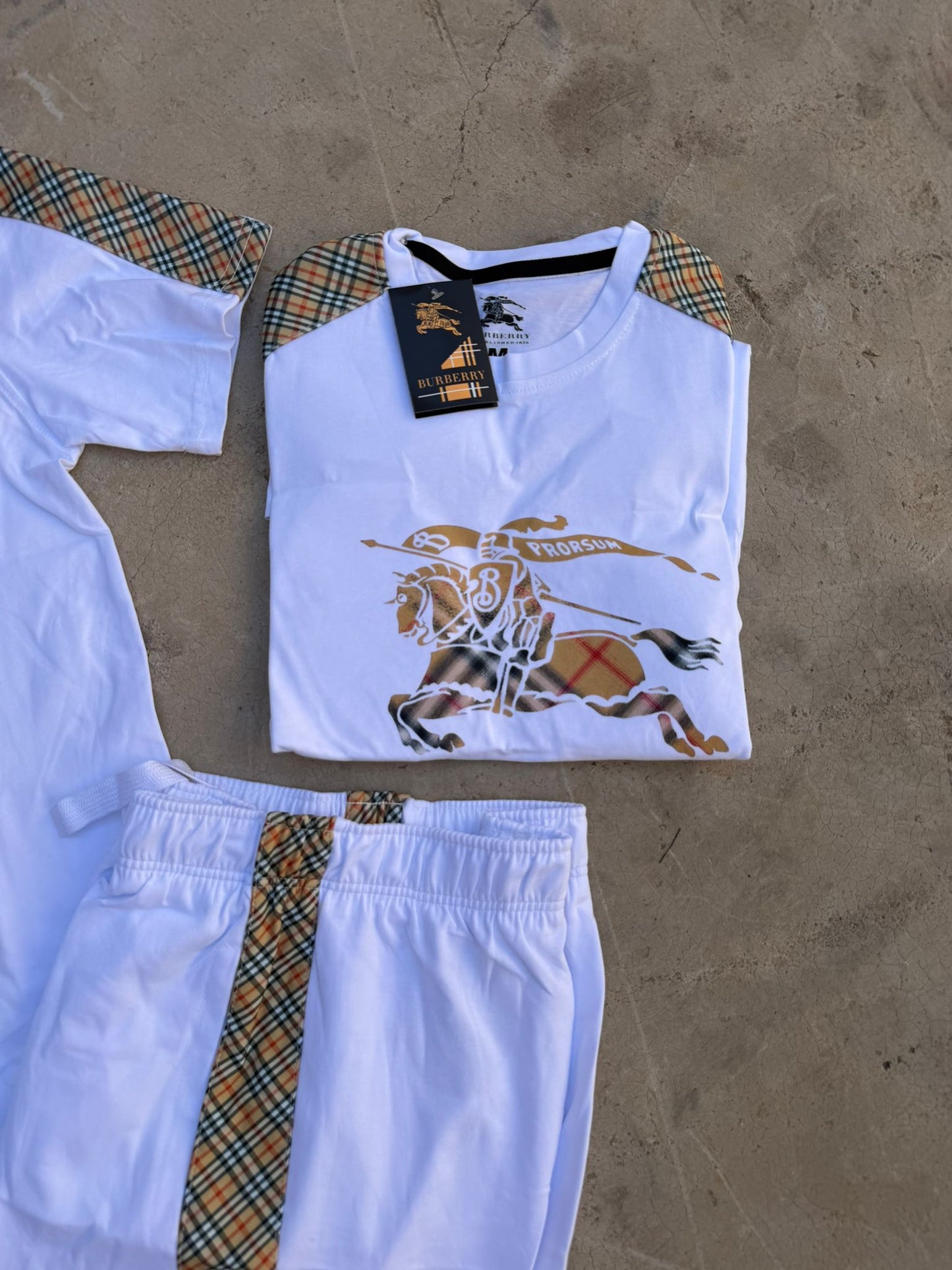 Conjunto corto burberry blanco logo tricolor