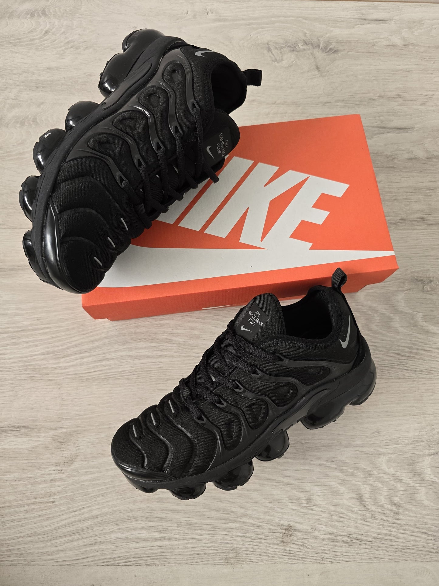 Vapormax plus negra