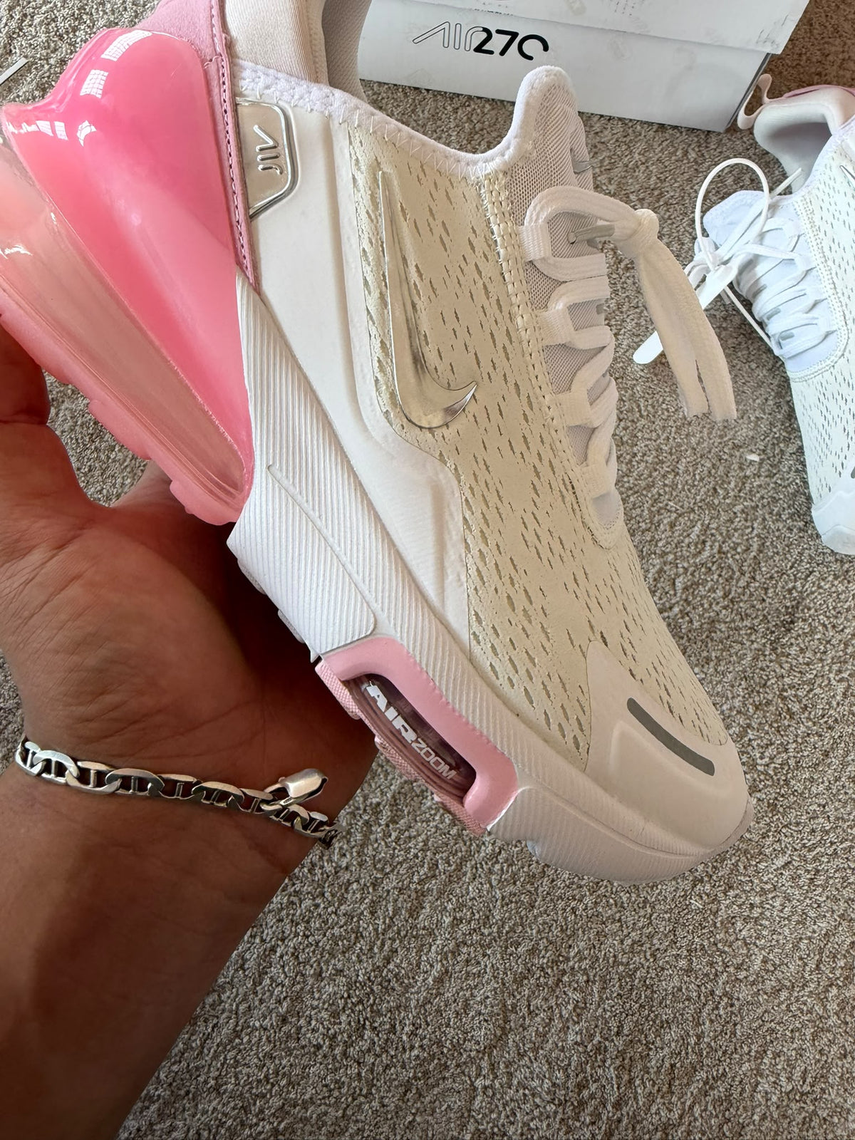 Air max 270 blancas logo plateado detalles rosas