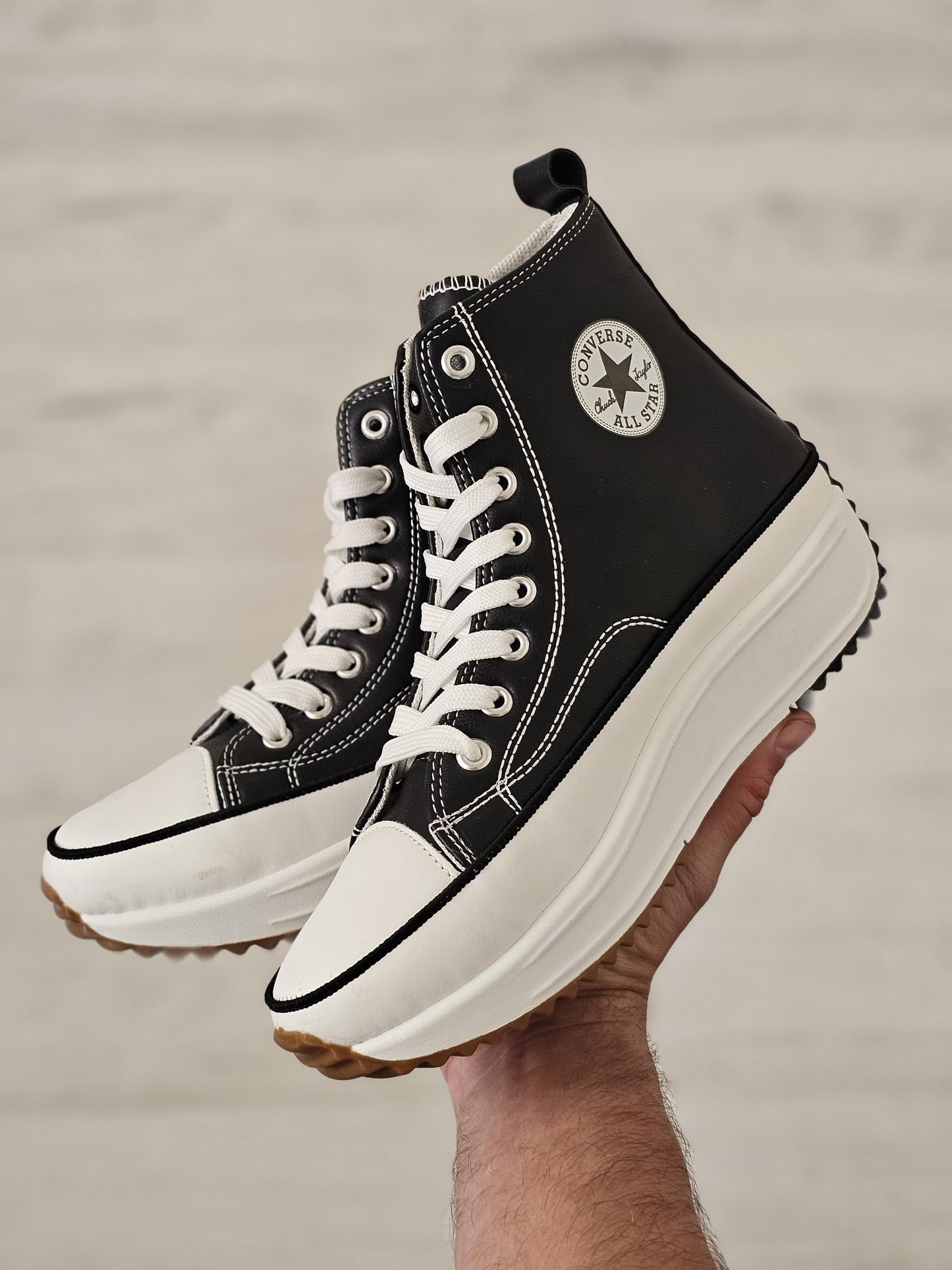 Convers run negra polipiel