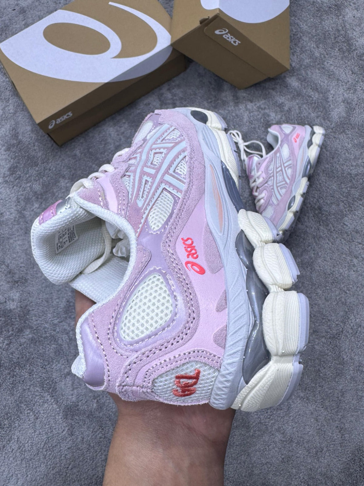 Asics GEL-NYC rosas logo blanco detalles rosas