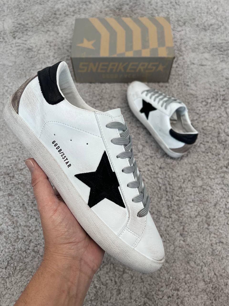 GOLDEN GOOSE BLANCAS LOGO NEGRO