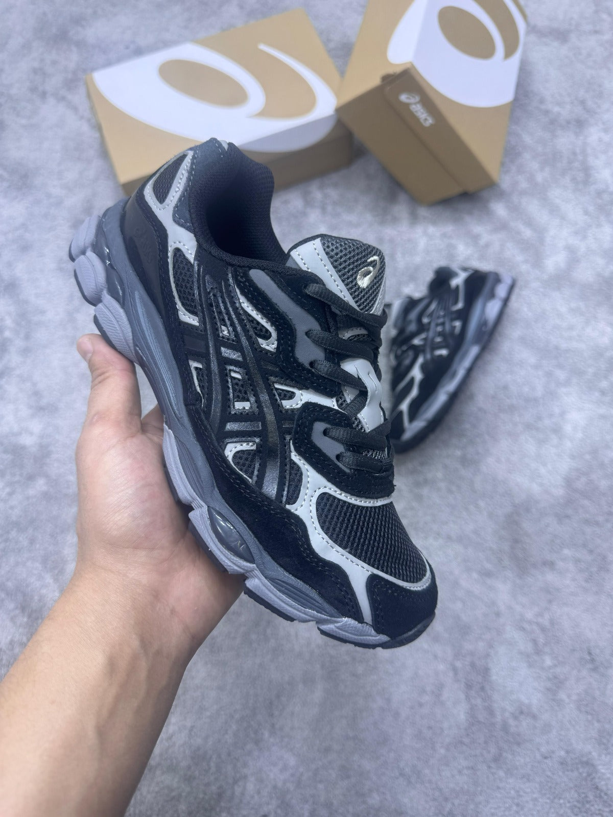 Asics GEL-NYC negras detalles grises