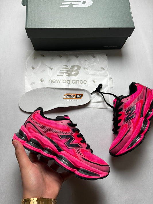 New Balance 2000 rosas detalles negros