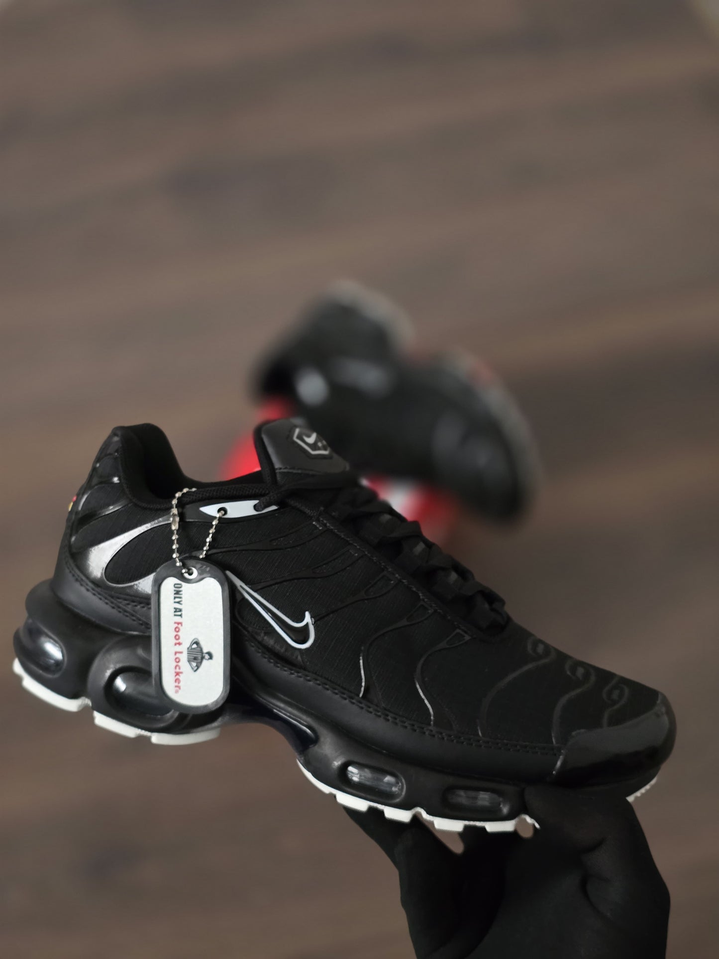 Tn negra suela blanca new