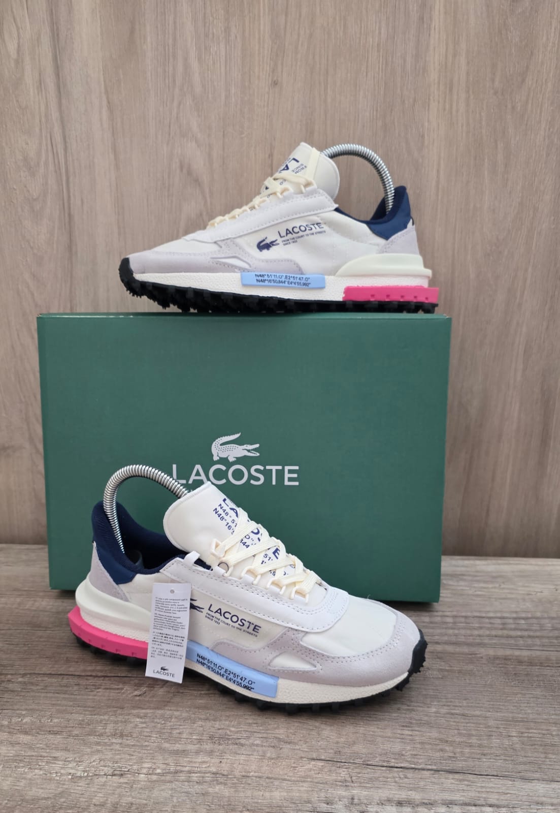 Lacoste blanca azul rosa