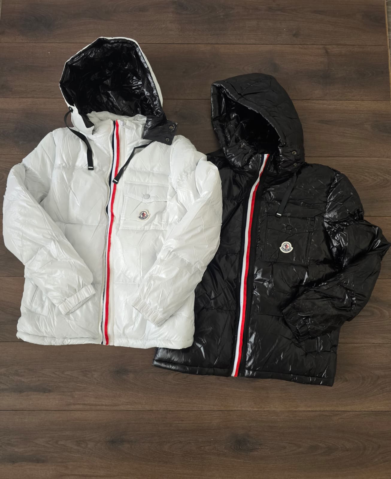 Abrigo moncler blanco cremallera blanca roja