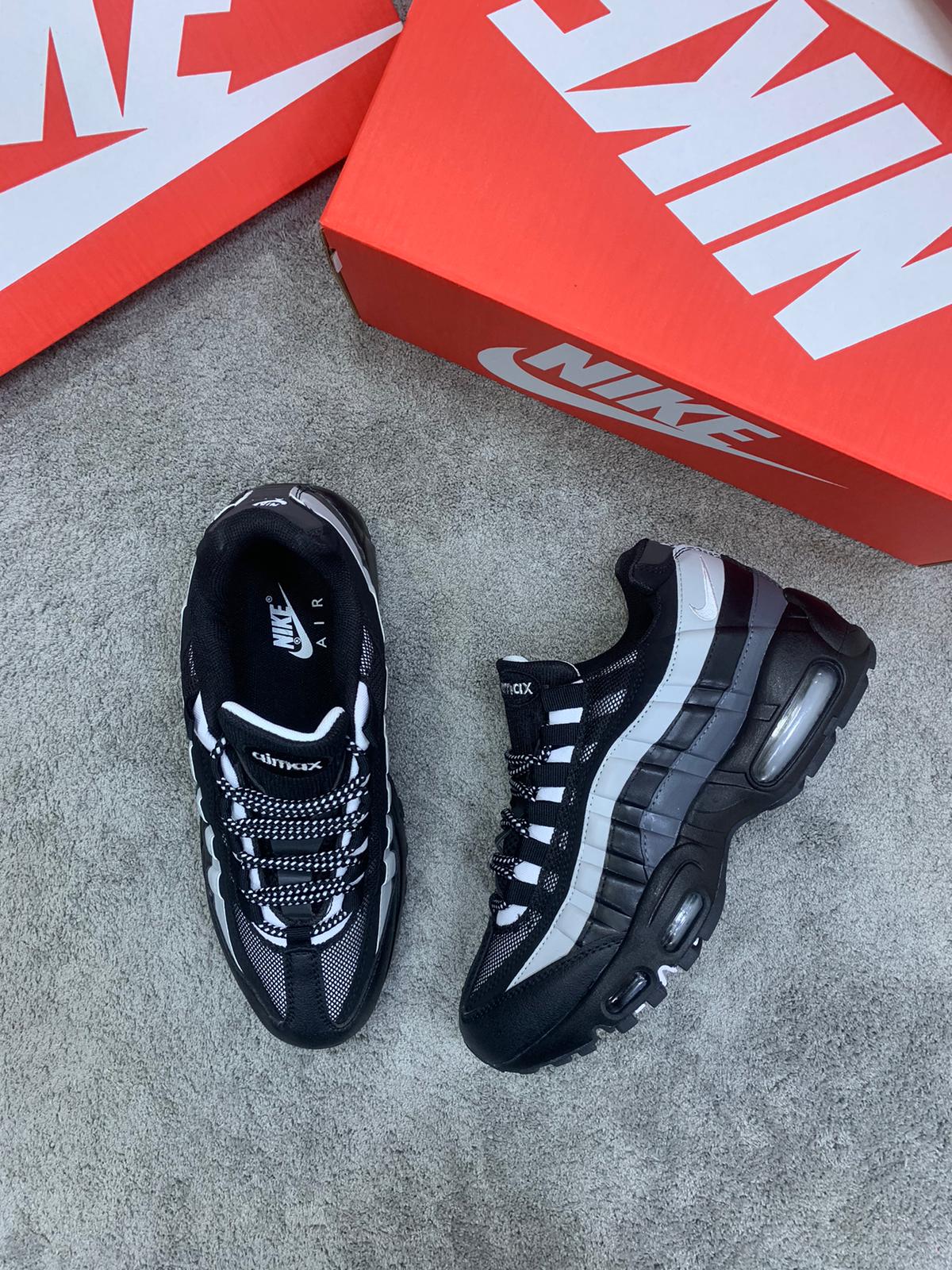 Air Max 95 tricolor logo blanco