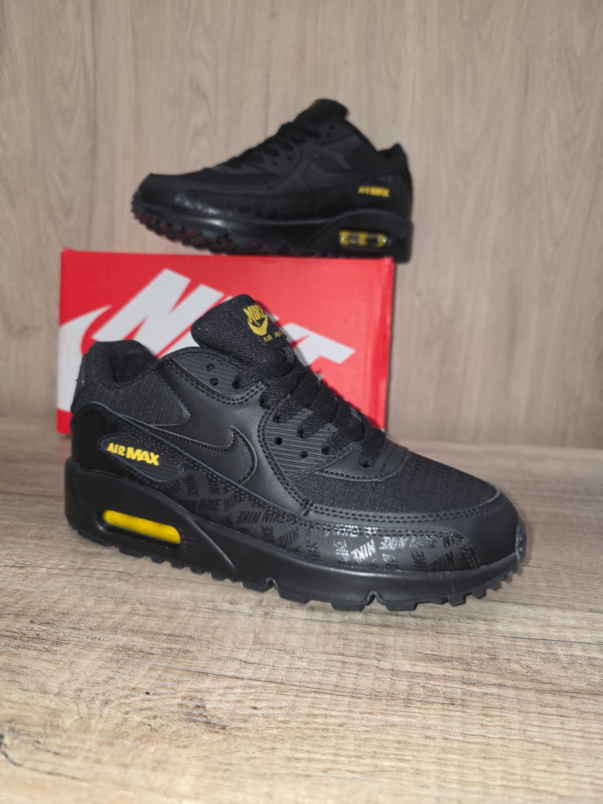 Air max 90 negra oro signos nikes