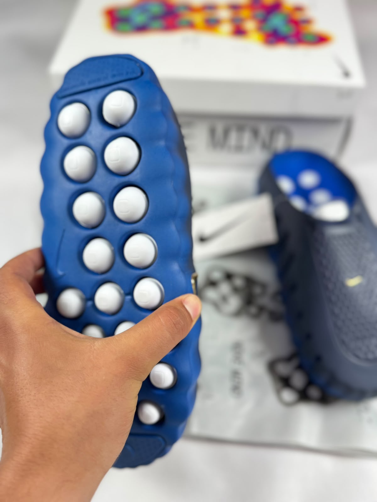 Nike Mind 001 azul degradado logo dorado