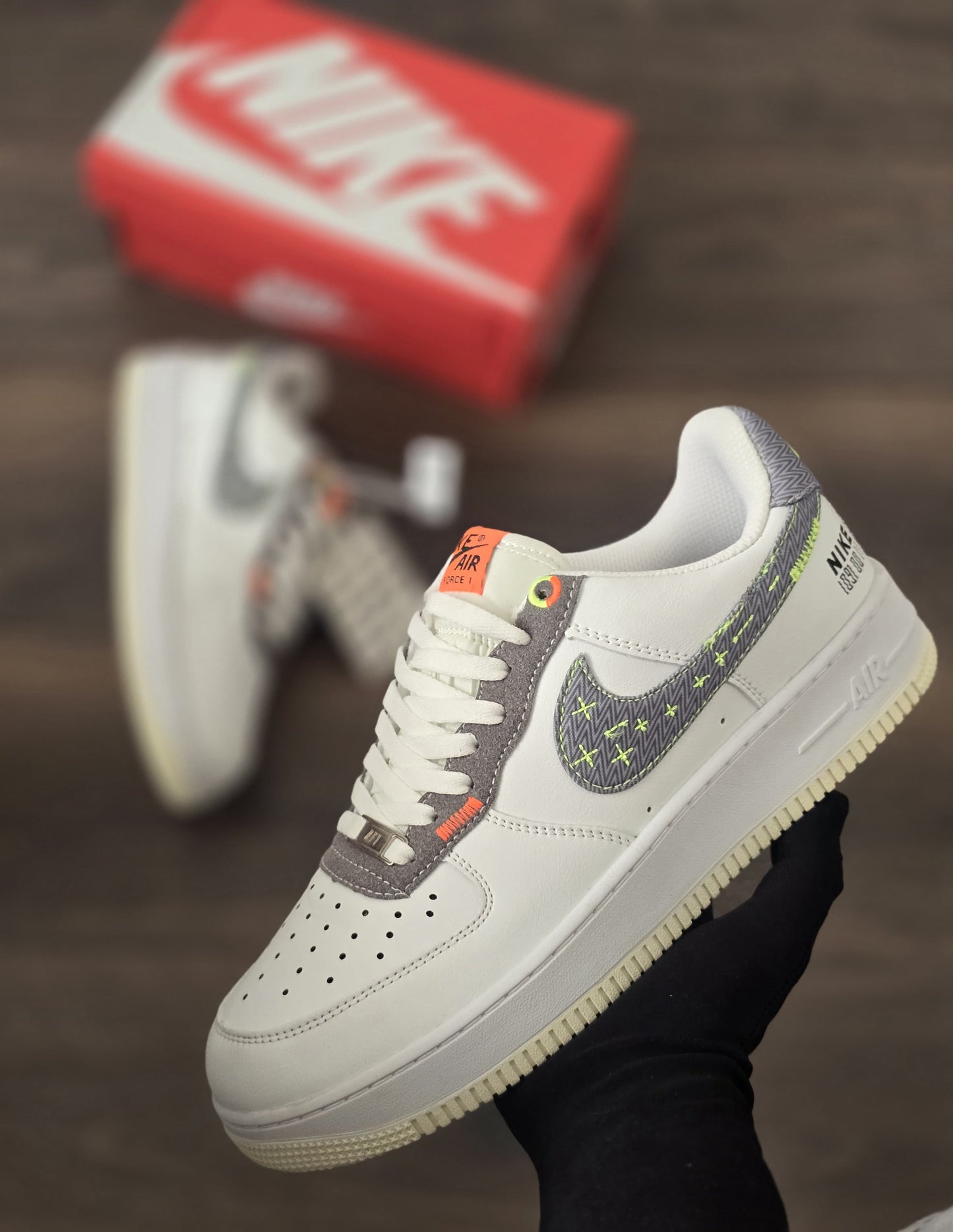 Force blanca logo gris  1081