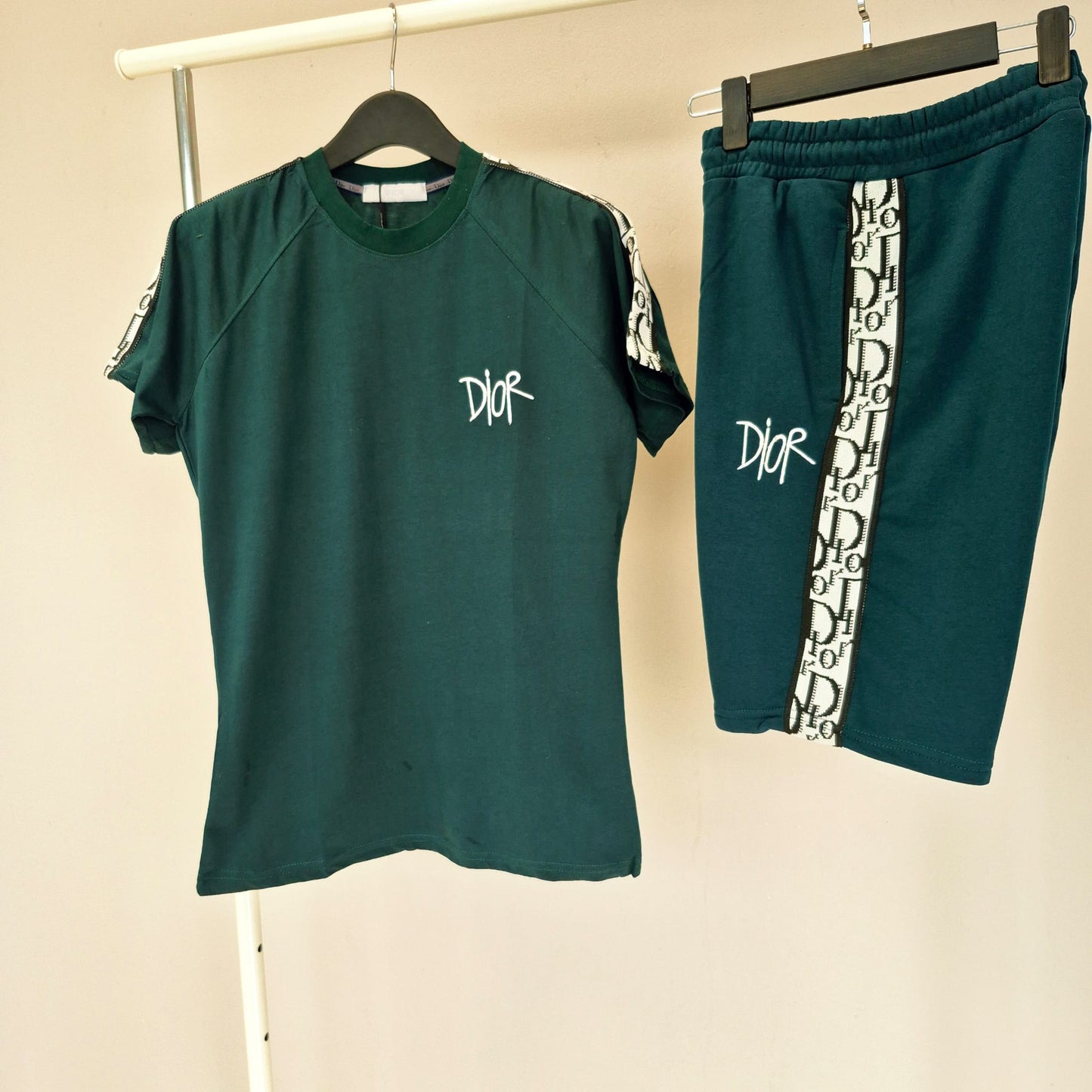 Conjunto dior verde blanco detalles negros