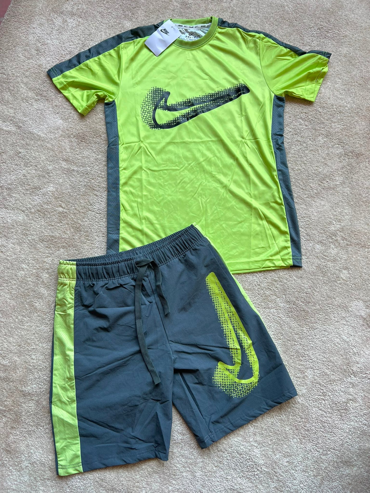 Conjunto corto nike verde logo negro