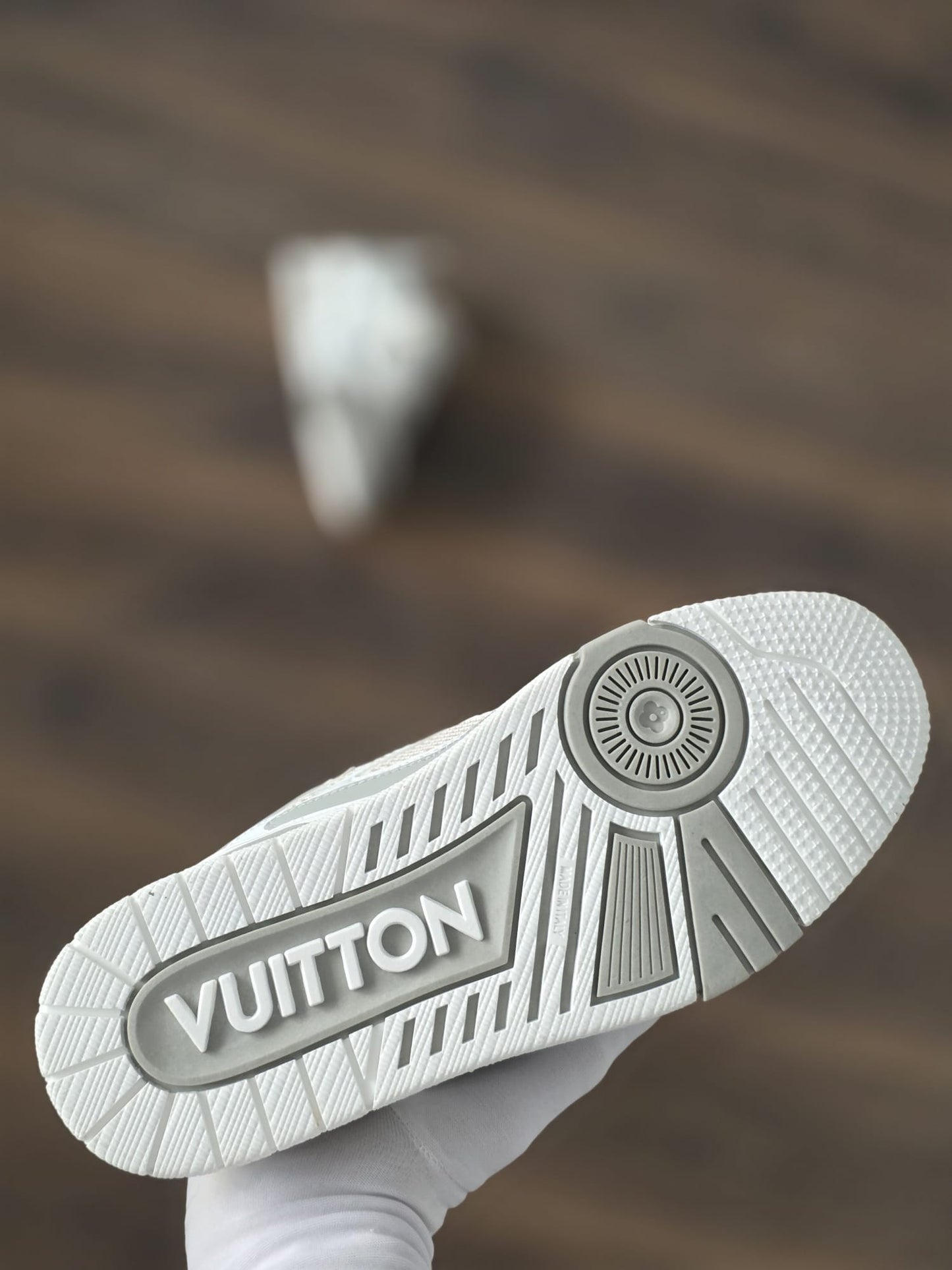 Lv skate blanca gris