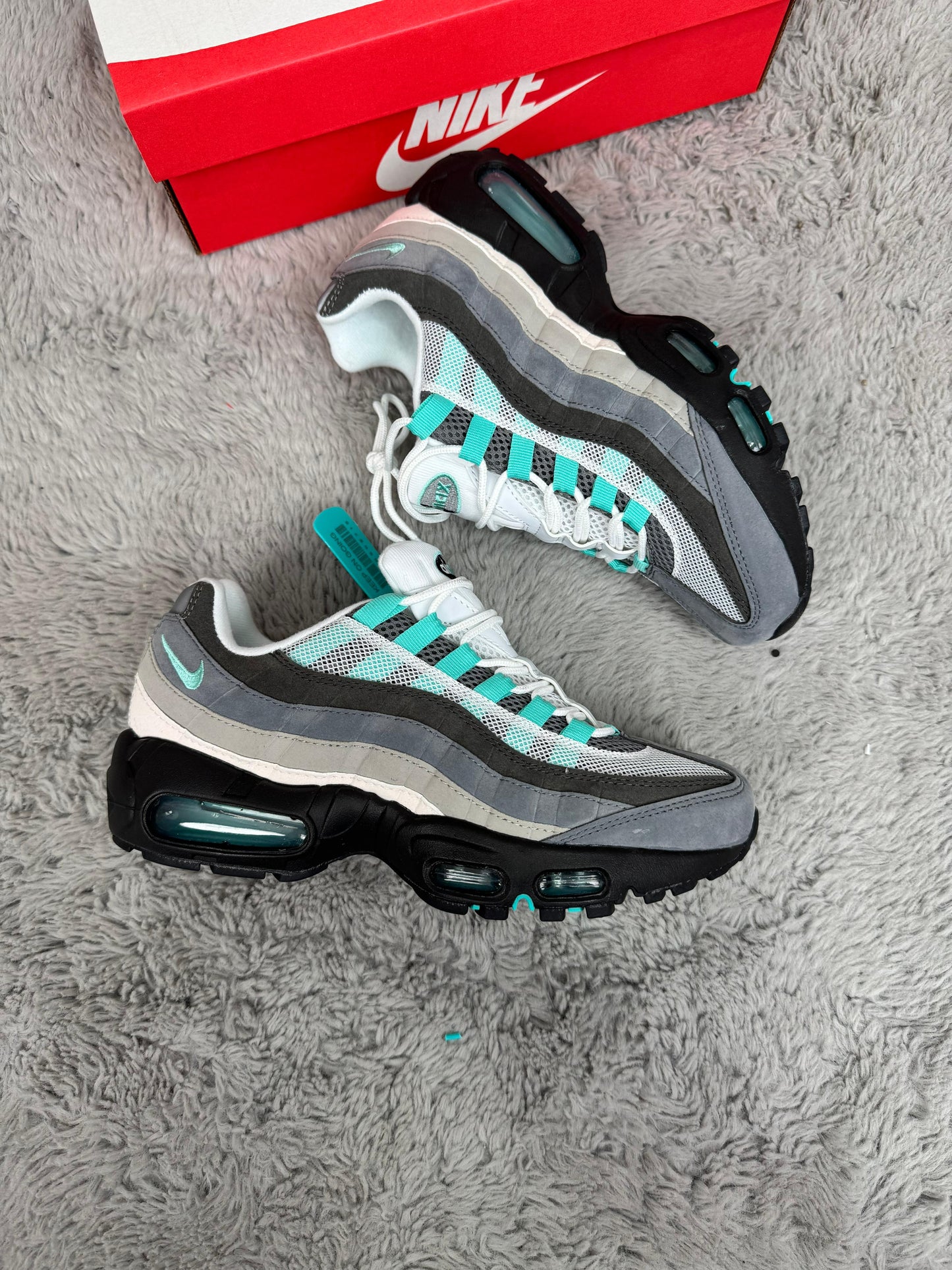 Air max 95 grises logo azul