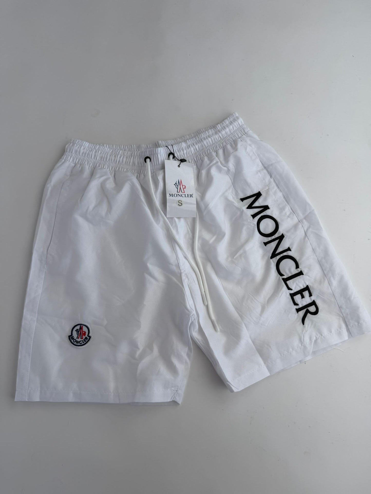 Pantalon Corto Moncler blanco logo negro