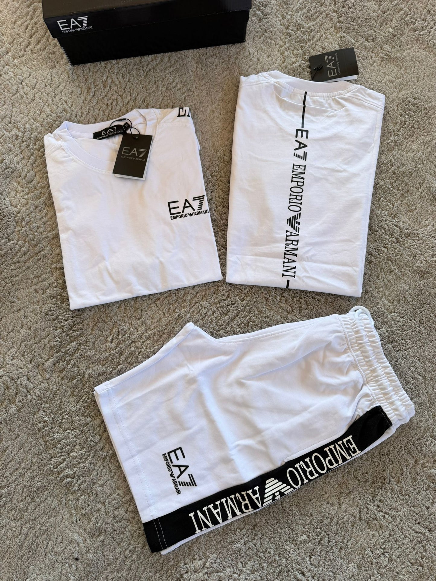 Conjunto corto armani blanco logo negro logo grande lateral pantalon