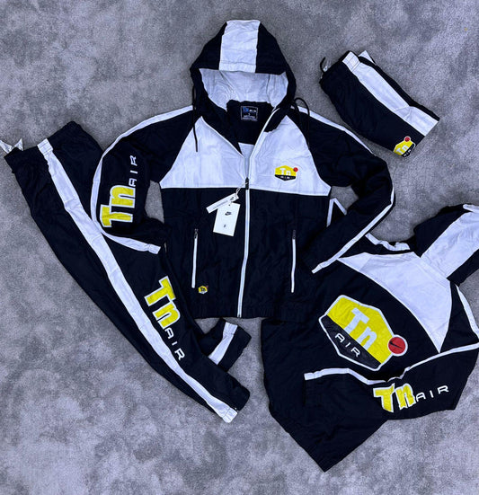 Chandal Nike tn negro y blanco logo amarillo