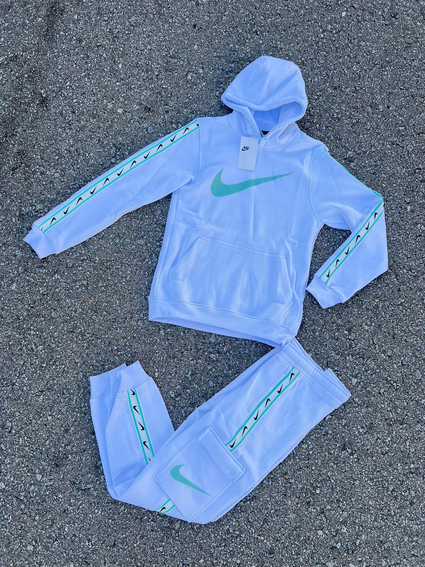 Chandal nike blanco logo azul claro linea celeste