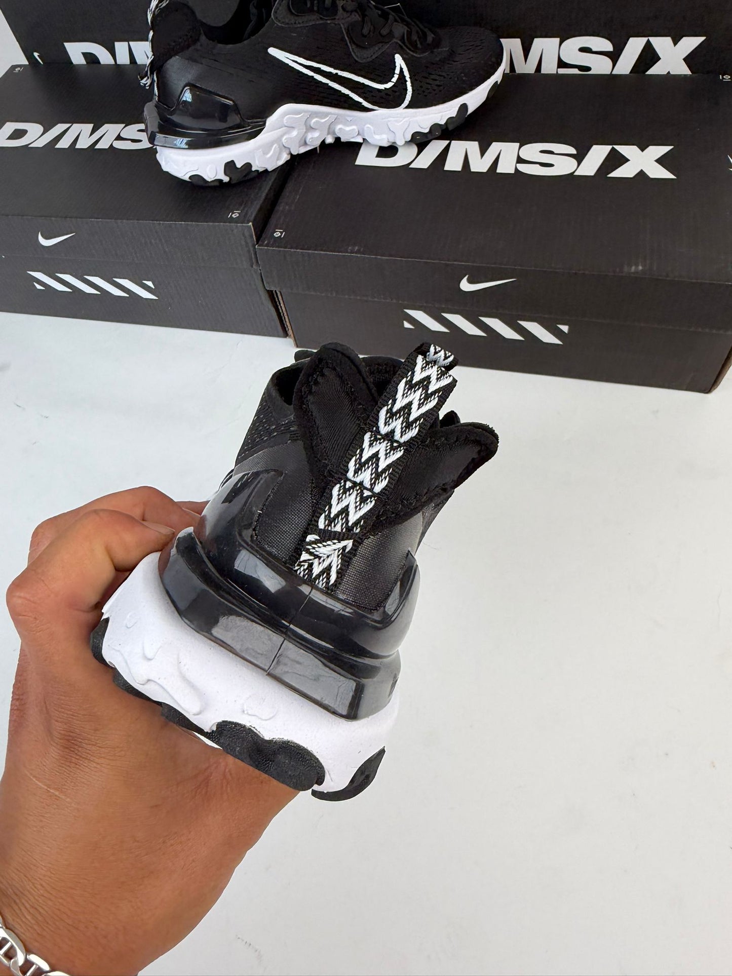 Nike react vision negras logo blanco