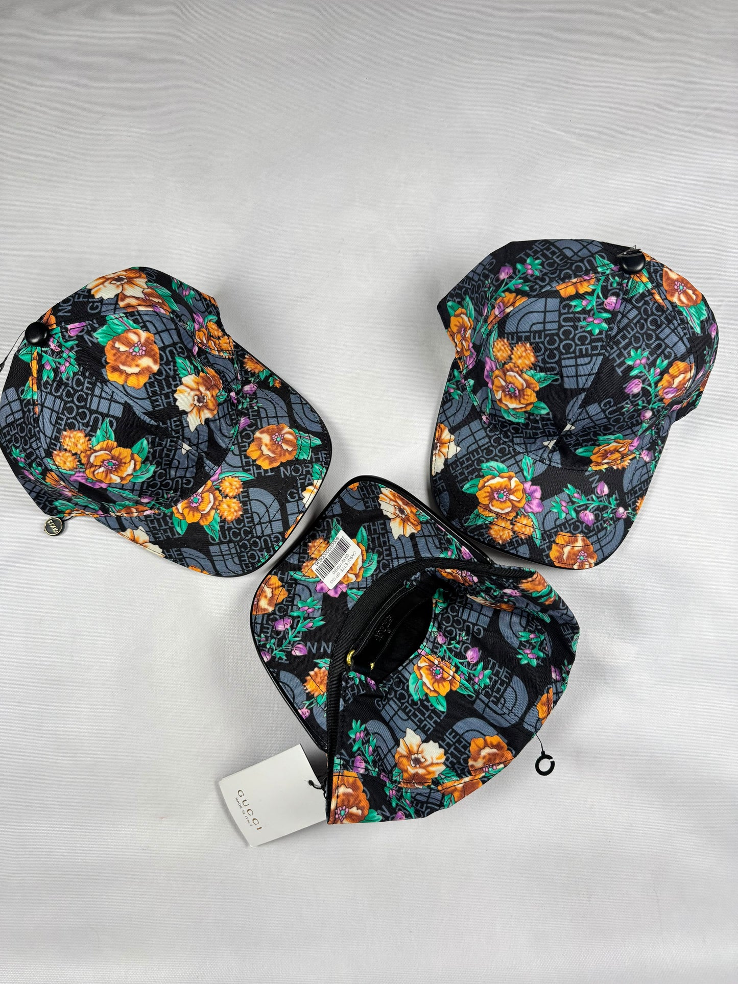 Gorra gucci negra logo gris flores