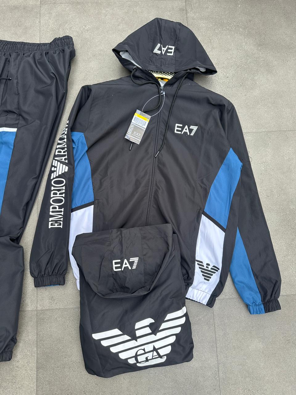 Chandal ARMANI negro logo blanco detalles azules