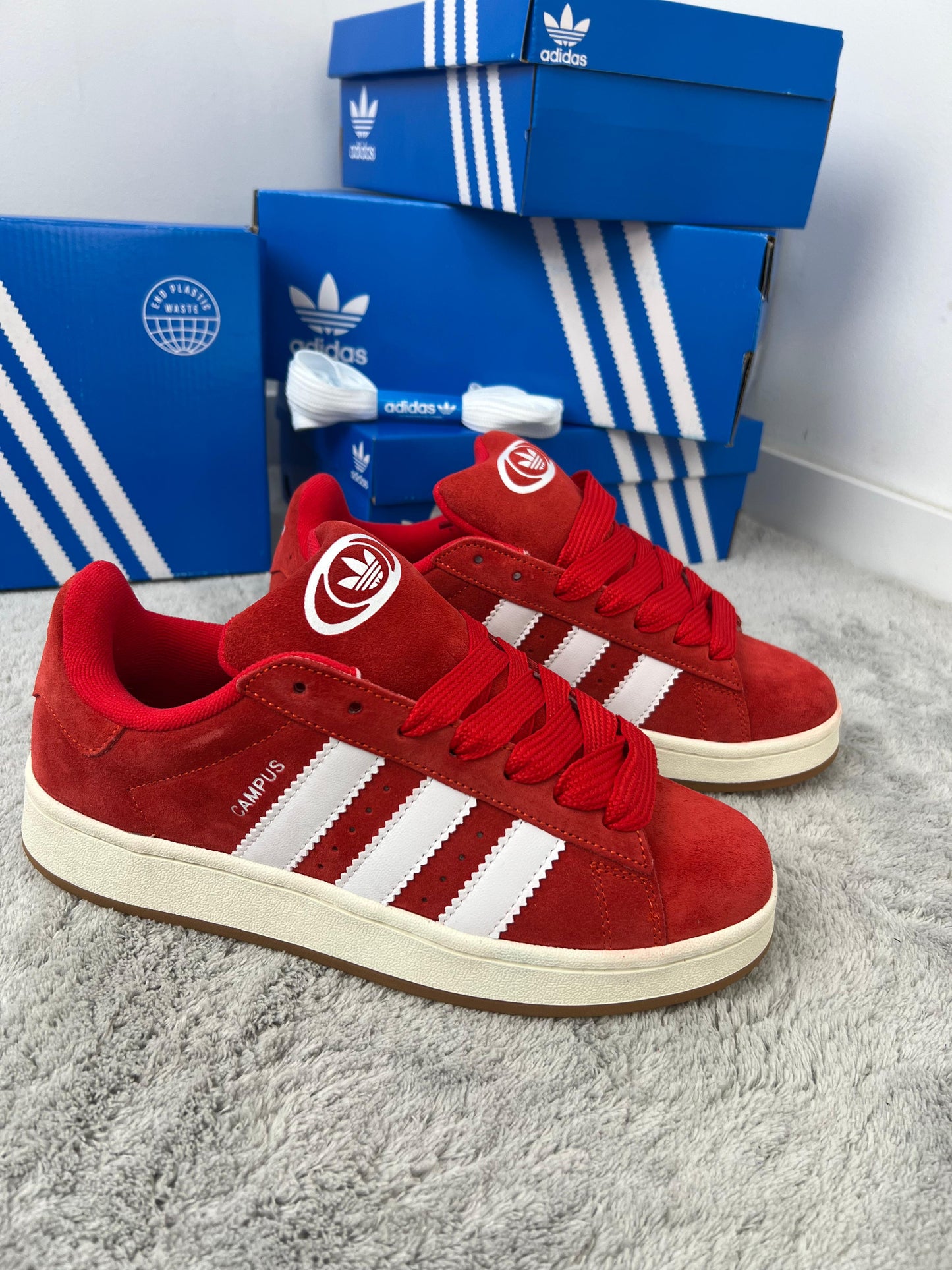 Adidas campus roja logo blanco
