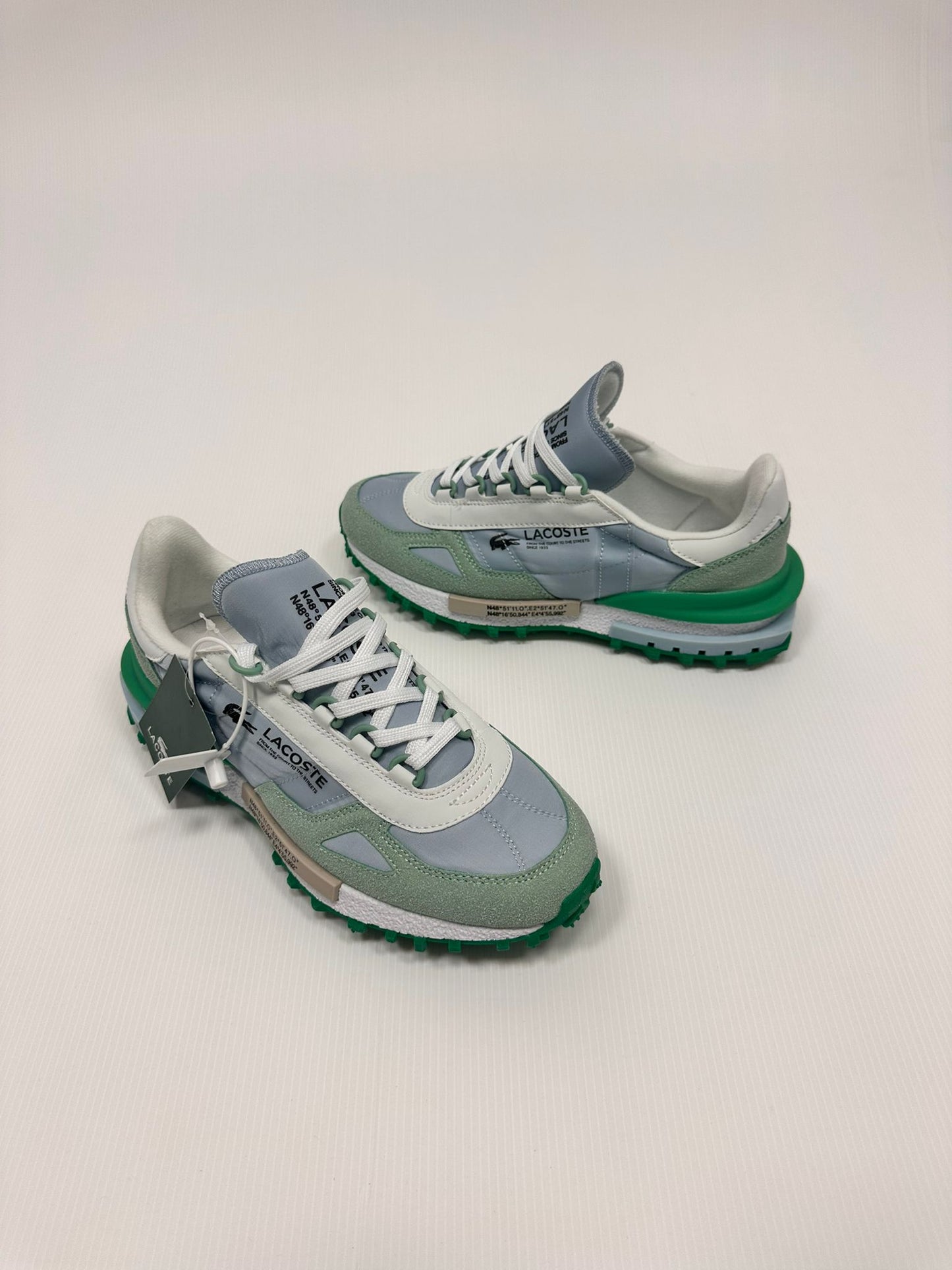 Zapatillas Lacoste gris y verdes logo negro