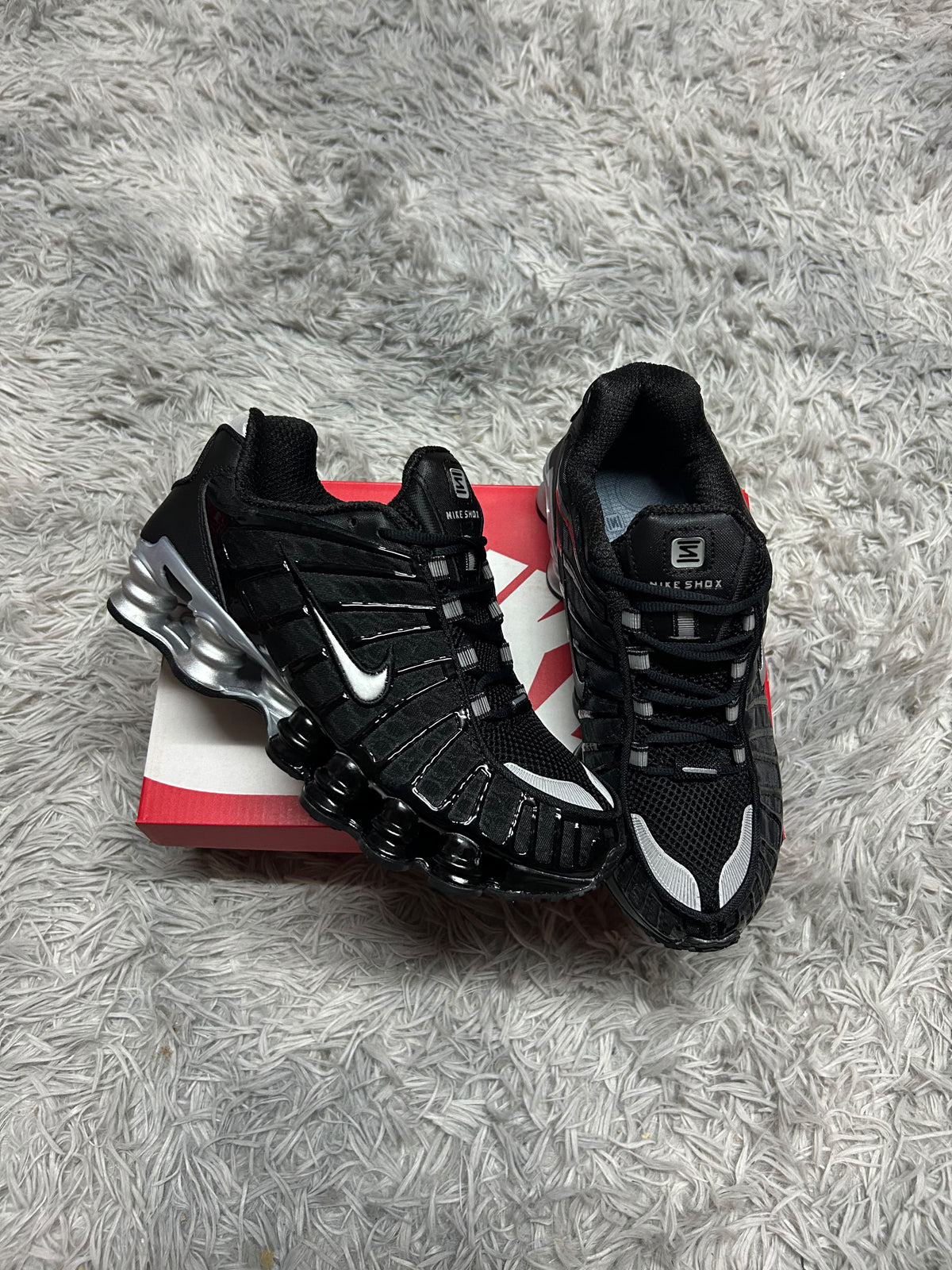 SHOX TL Negras logo plateado