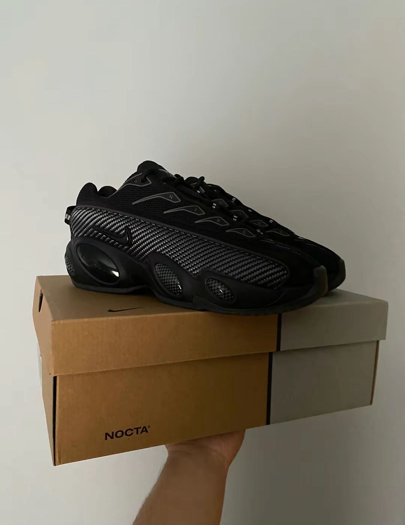 Nike nocta glide negras y plateadas