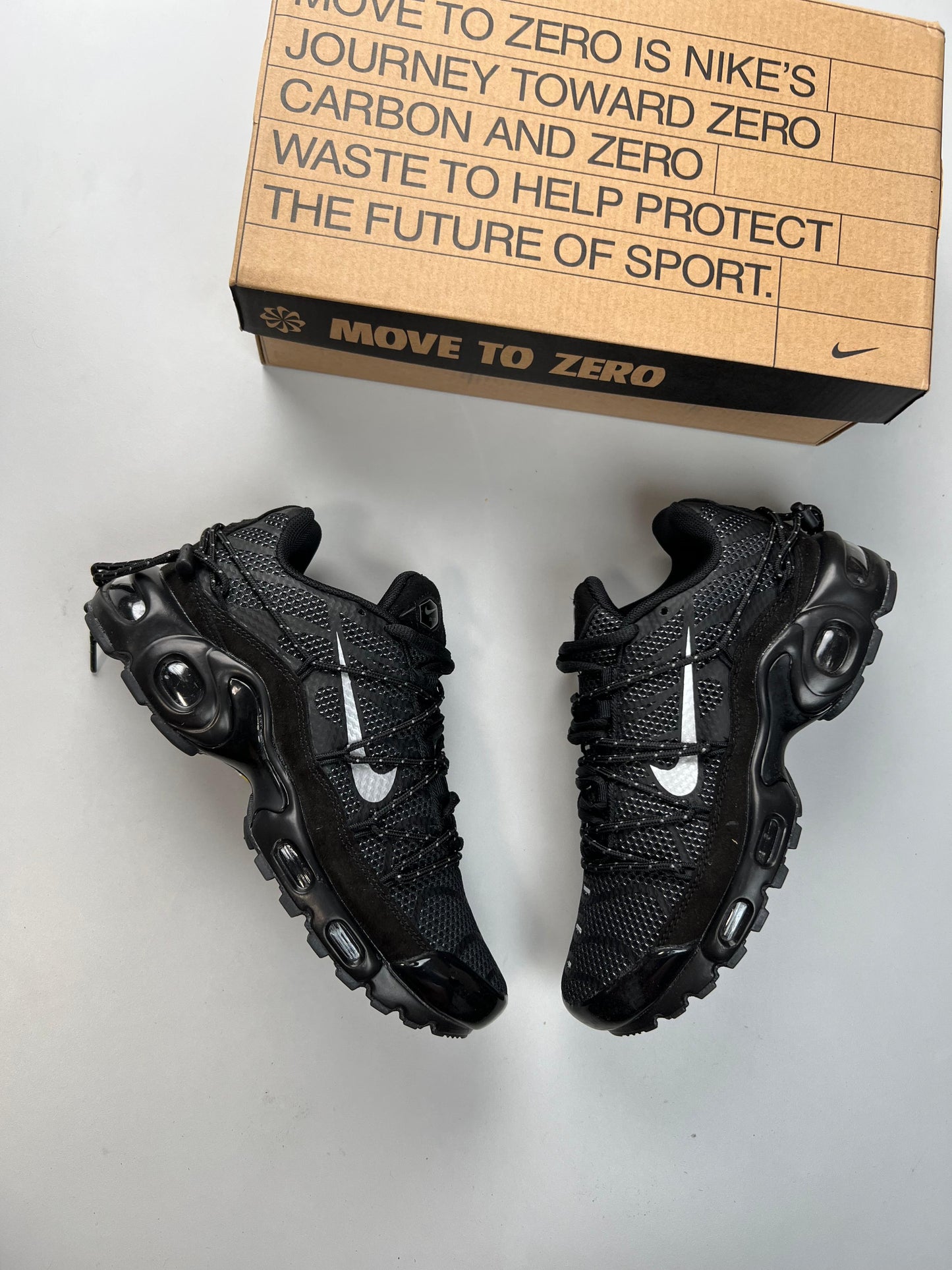 Tn utility negras logo blanco