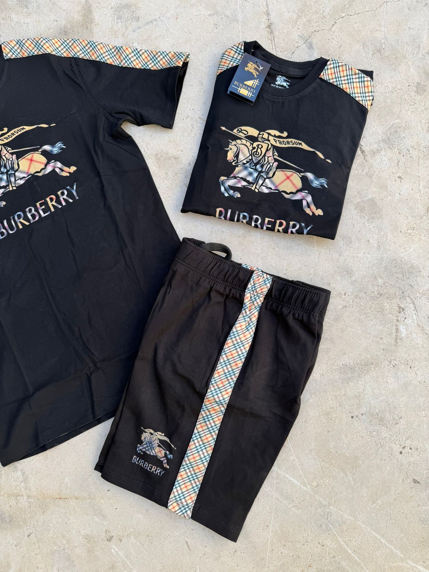 Conjunto corto burberry negro logo tricolor