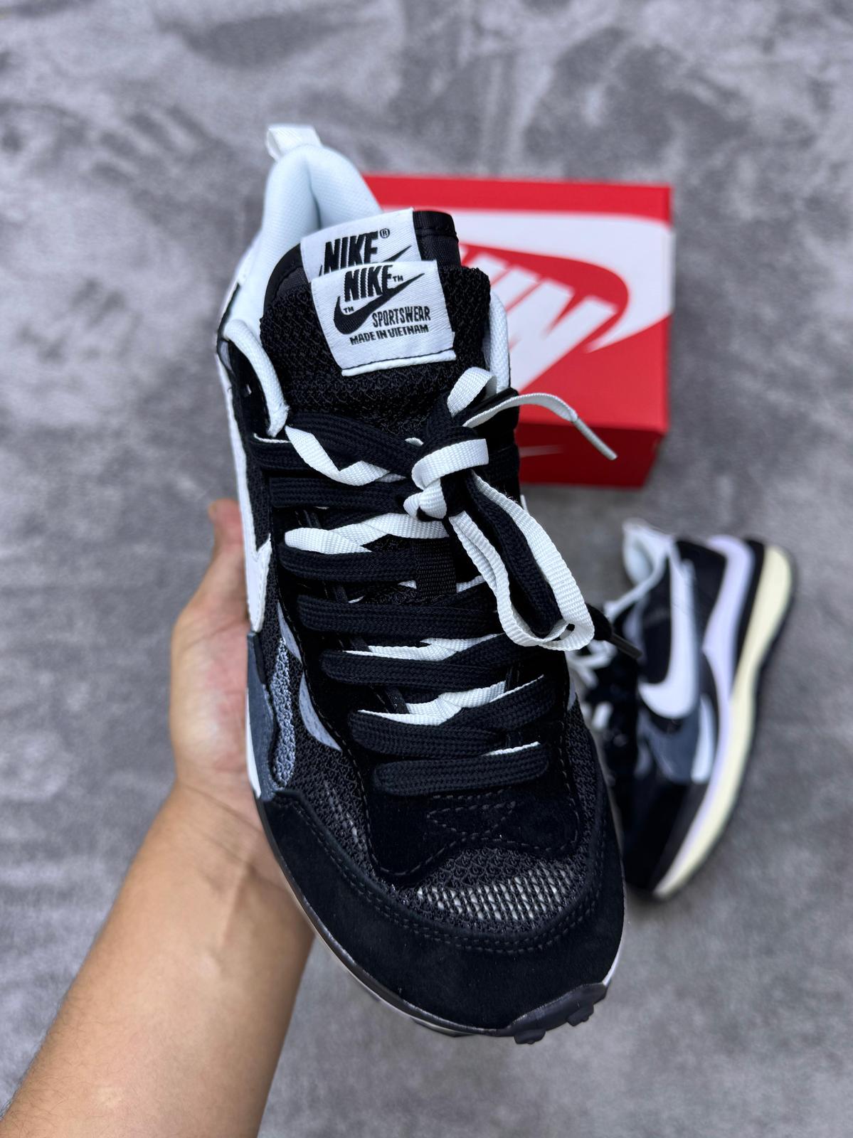 Nike x sacai vaporwaffle black white